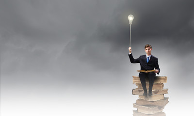 14年的十九座五菱校车拆车还能卖多少钱